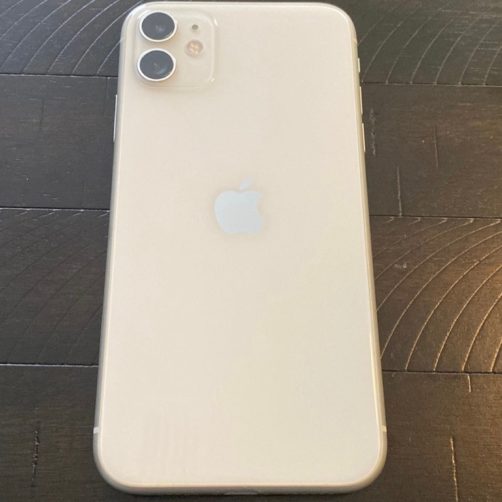 **SOLD**iPhone 11 64gb - Picture 7 of 9